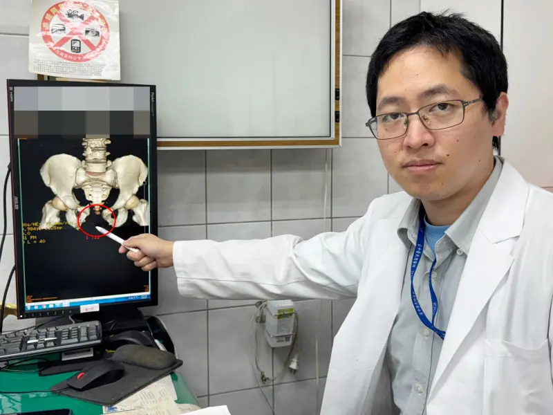 ▲外科醫師吳坤達說，患者開刀4小時救回，但骨盆破裂仍需休養(圖／醫院提供2025.9.3)