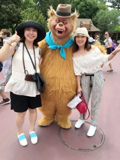 ▲茱蒂（左）生前發現自己因為月經異常，進而檢查後發現腫瘤。（圖／翻攝自周明璟IG@im_sonargal）