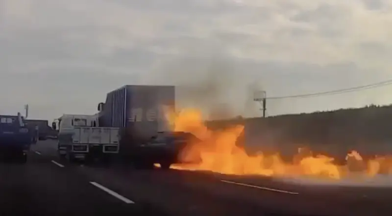 18歲男開賓士追撞葬身火海　外婆崩潰：乖孫要找女友拿制服