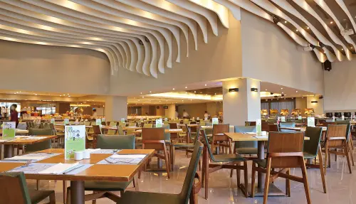 ▲台中港酒店10月9日針對國慶晚會祭出限時住房專案，入住豪華家庭房每人僅需 1,010元起，加10元可以享有早餐吃到飽。（圖／台中港酒店提供）