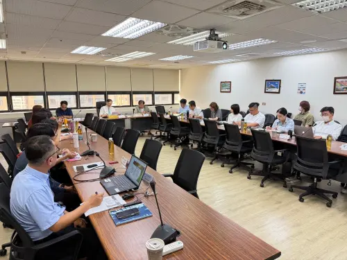 ▲捷運局就「Ｏ9站B、C基地土地開發招商規劃」及「捷運聯合開發案件執行機制與精進作為」進行簡報。（圖／高市府捷運局提供）