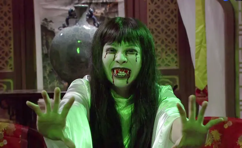 ▲蔡祥（如圖）在《寶島西米樂 傳承》中為了好友扮成女鬼，私下她曾在化妝間看到椅子自轉，嚇到把音樂開大聲。（圖／台視提供）