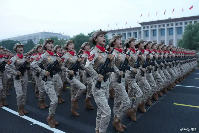    ▲中國9月3日上午在北京天安門廣場舉行「抗日戰爭暨世界反法西斯勝利80周年」閱兵（又稱九三閱兵）。（圖／翻攝自微博／新華社）  