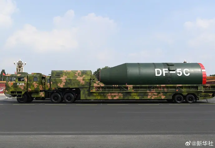    ▲中國9月3日上午在北京天安門廣場舉行「抗日戰爭暨世界反法西斯勝利80周年」閱兵（又稱九三閱兵），圖為東風-5C（DF-5C）洲際彈道飛彈。（圖／翻攝自微博／新華社）  