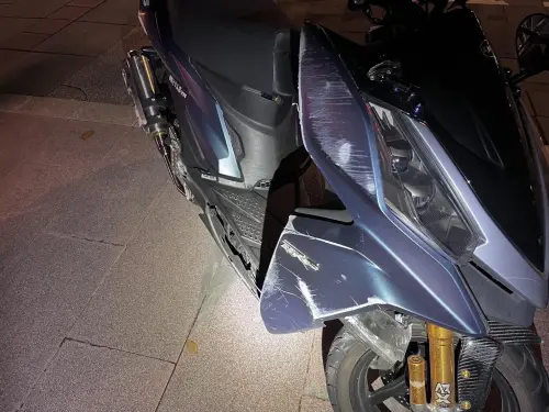 ▲台北市中山區今天發生一名醉男闖紅燈過馬路，遭男大生騎車撞上身亡事件。（圖／翻攝畫面）