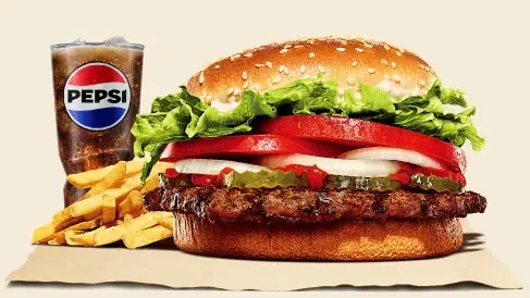 ▲漢堡王力拚月底省錢，推出小華堡、Q彈海老堡「免費升級套餐」現賺55元優惠。（圖／漢堡王提供）