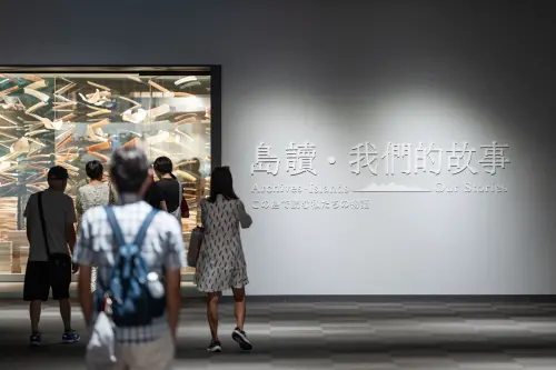 國家檔案館試營運！9點開館前就門口大排長龍　首日湧近3000人潮
