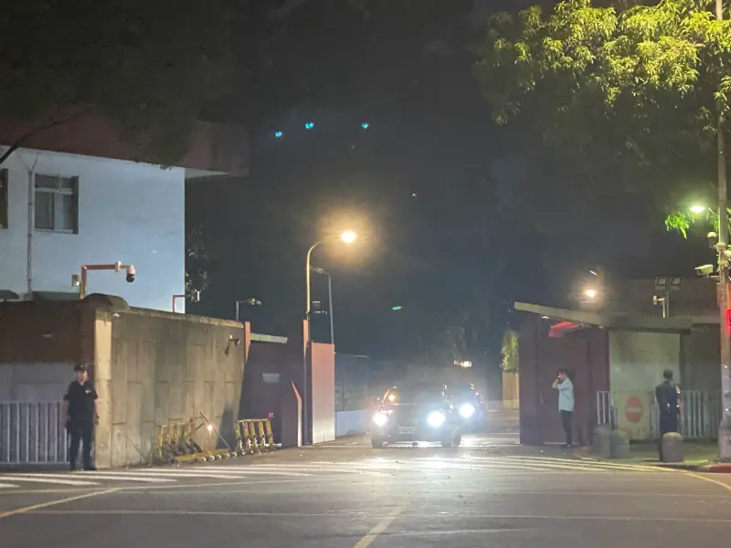 ▲總統賴清德今晚於官邸宴請綠委，總召柯建銘於晚間6時30分抵達，9時2分搭車離去。（圖／記者陳威叡攝，2025.09.03）