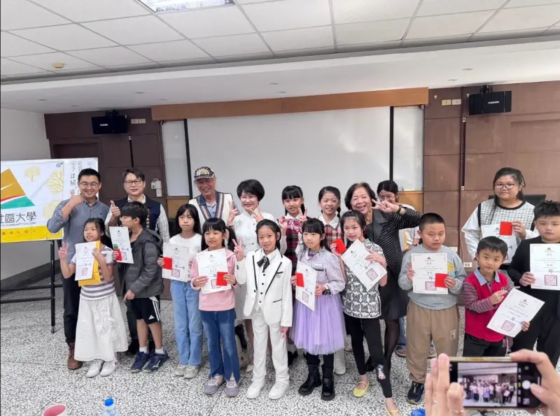 ▲嶺東科大承辦的南湖社大執行媒體素養計畫，辦理防詐騙台語親子演講比賽，參與踴躍。（圖／南湖社大提供）