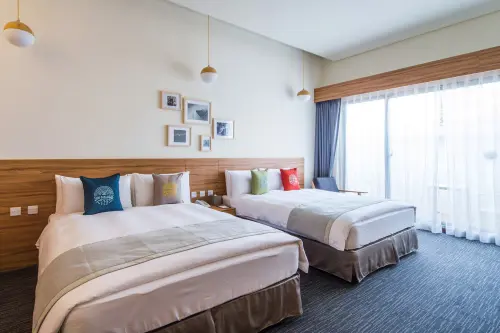 ▲天成文旅-繪日之丘推出「秋季回嘉平日升等家庭房」住房優惠，凡週一至週四入住精緻客房，每房每晚3,200元起，並加碼升等原價11,000元溫馨家庭房。（圖／天成飯店集團提供）