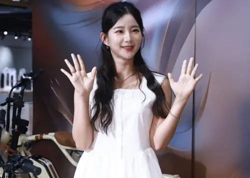 ▲韓國啦啦隊女神金吉娜（如圖）認為台灣人很親切，也透露有和好友李雅英相約遊高雄。（圖／記者葉政勳攝）