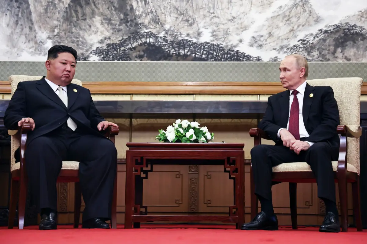 ▲俄羅斯總統蒲亭和北韓領導人金正恩出席九三閱兵後，兩人在北京釣魚台國賓館展開一對一會談。（圖／美聯社／達志影像）