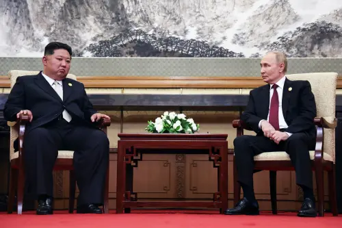 影／為何北韓人員狂擦金正恩接觸物？專家解析：防止健康狀況外洩
