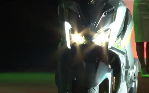 ▲七代勁戰 Cygnus X 125、Cygnus XR 155雙鷹眼頭燈超顯眼。（圖／翻攝Yamaha Motor TW）