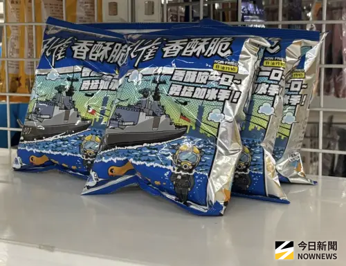 ▲國軍營站販售的海軍版孔雀香酥脆。（圖／記者呂炯昌攝）