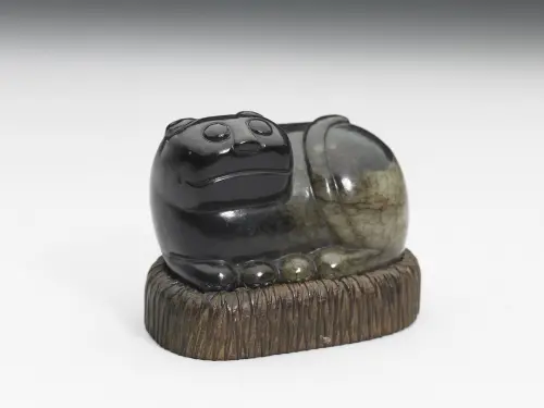 ▲故宮9月11日起，在捷克國家博物館盛大推出「故宮文物百選及其故事」特展，故宮捷克展總策展人、余佩瑾副院長推薦喵星人代表〈墨玉貓〉，更形容為「故宮加菲貓」。（圖／故宮）