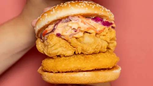 肯德基x航海王「惡魔果實咔啦海陸堡」9/9開吃！海賊王藏寶盒包裝
