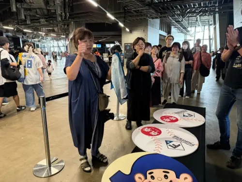 ▲乖乖宣傳展攤活潑吸睛，球迷一同體驗「台灣味 × 棒球」的獨特氛圍。（圖／品牌提供）