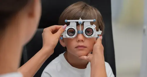 青少年近9成近視！護眼消費成趨勢 檯燈首創「護眼教練功能」
