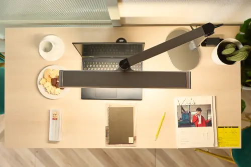 ▲依循兒童專注週期，光靈燈 「護眼教練模式」可以在50分鐘內色溫自動變化，影響生理節律。（圖／喜光提供）