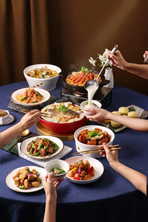 ▲海味季還有「經典南煎肝」298元、「花甲芙蓉蛋」238元。（圖／王品提供）