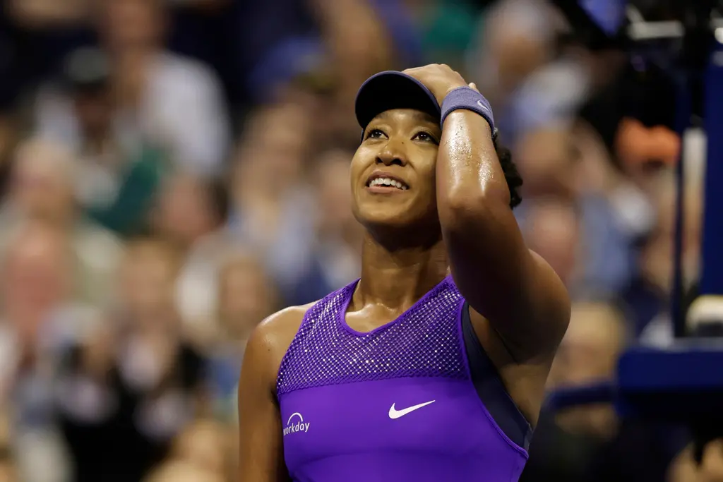 ▲日本海地混血網球名將大坂直美（Naomi Osaka）迎來產後復出的重大突破。今（4）日她在2025年美國網球公開賽女單8強賽中，以直落二擊敗捷克好手穆霍娃（Karolina Muchova），成功晉級四強，距離個人第3座美網冠軍僅兩勝之遙。值得一提的是，這也是大坂直美自2023年升格為人母後，首次闖進大滿貫四強，賽後她坦言心情十分激動。（圖／美聯社／達志影像）