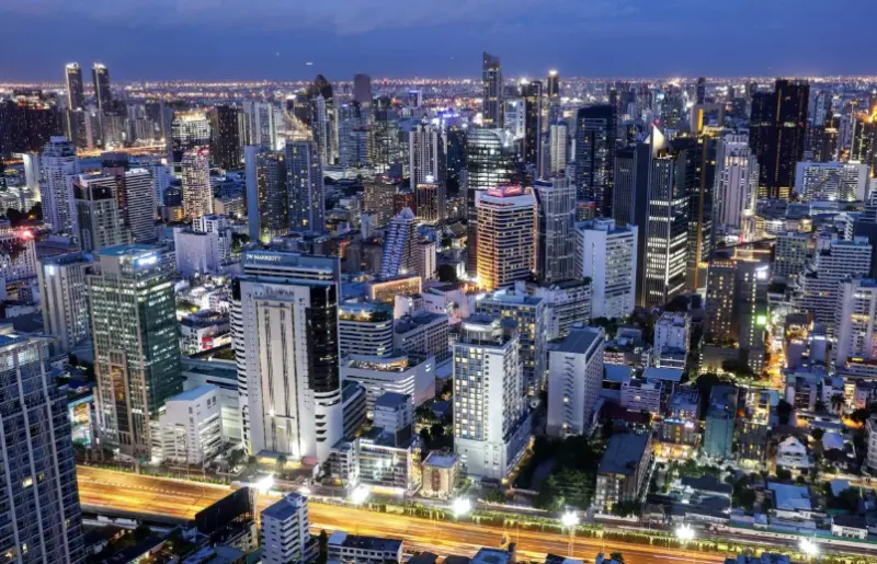 ▲泰國政局陷入僵局，但市場仍展現韌性，投資人持續觀望未來政治走向。（圖／路透社／達志影像）