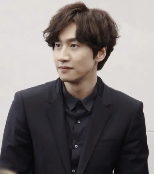 ▲李光洙（如圖）跟李先彬愛情長跑8年，是人人稱羨的神仙情侶。（圖／李光洙IG@masijacoke850714）