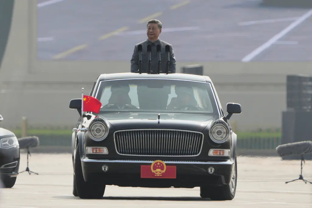 ▲中國國家主席習近平3日在閱兵式上檢閱軍隊。（圖／美聯社／達志影像）