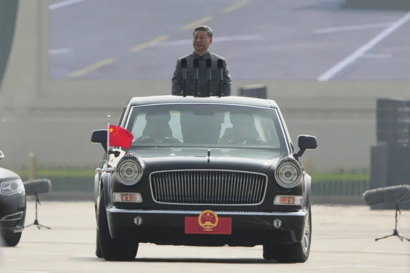 ▲中國國家主席習近平3日在閱兵式上檢閱軍隊。（圖／美聯社／達志影像）