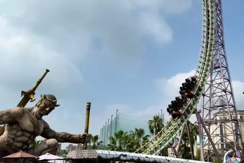 義大遊樂世界驚傳列車卡半空中！15名遊客受困　兩大原因園方說了
