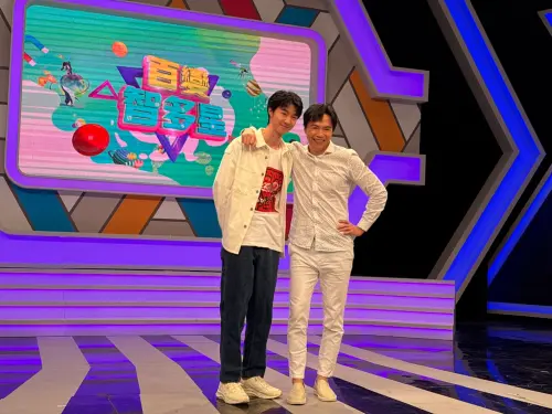 ▲吳鈴山（右）對於兒子吳迪（左）頗為關愛又自豪。（圖／年代提供）