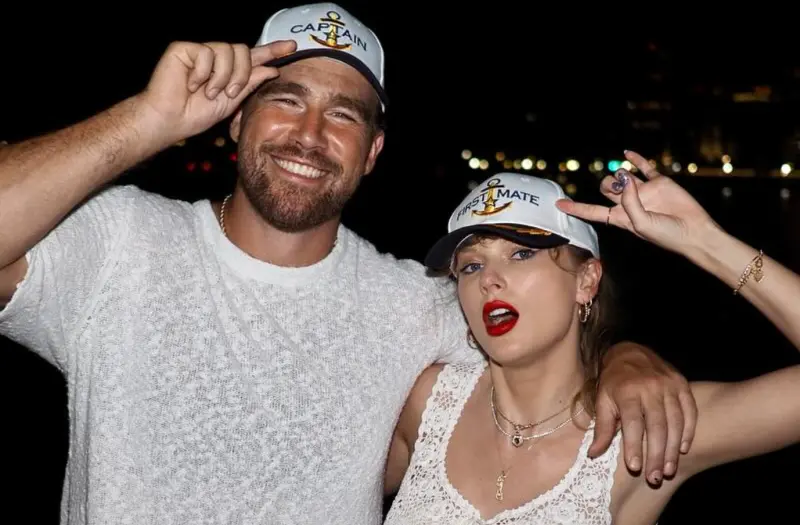 ▲泰勒絲（右）與凱爾西（左）宣布訂婚，美國媒體爆料，婚禮將在明年夏天舉行，因為泰勒絲著急想要孩子，而場地是泰勒絲位在羅德島州的臨海別墅，要價新台幣5.3億元。（圖／翻攝自IG@killatrav）