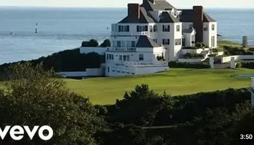 ▲泰勒絲婚禮傳在羅德島　曾花5.3億買豪宅（圖／Taylor Swift YouTube） 