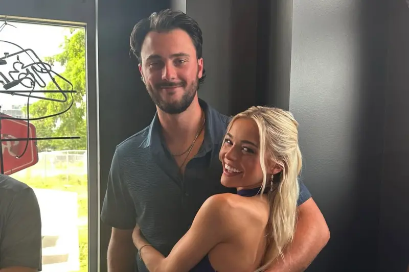 ▲史金恩茲2度將大谷翔平三振出局。場邊觀戰的女友、知名網紅奧利維亞·鄧恩（Olivia Dunne）更是情緒高漲，為男友的飆速火球歡呼不已，高呼「Fooooo！」、「Lets go！」，釋放情緒。（圖／美聯社／達志影像）