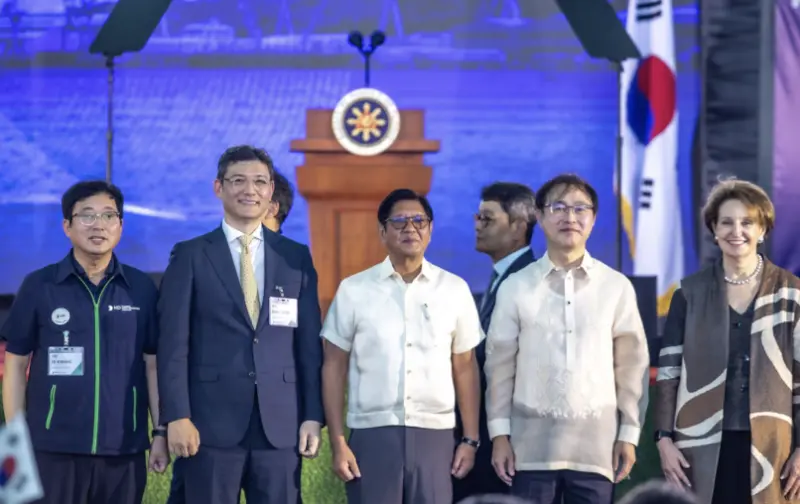 ▲韓國造船業巨頭HD現代重工在菲律賓首都北方蘇比克灣的造船廠正式投入營運，菲律賓總統小馬可仕親自出席落成典禮。（圖／翻攝自HD KSOE）