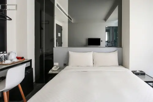 ▲台中車站前的「新驛旅店」，將有每晚999元的超低價，於可樂旅遊限量開搶。（圖／取自新驛旅店臉書）