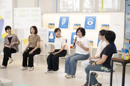 ▲新北市鷺江國小吳惠花校長分享設計實踐與文化轉譯的創意與溫度。