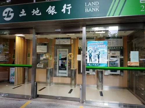 ▲土地銀行表示，在央行央行不動產集中度管制及金管會規範沒有放寬下，不會增加新的房貸承作量。（圖／Google評價）