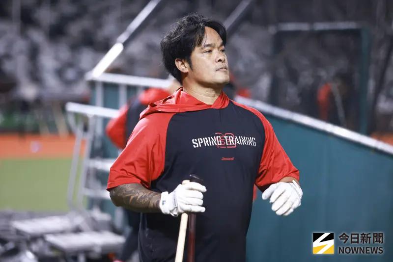 ▲味全龍隊林智勝引退賽第一天扛先發出戰，賽前談到生涯點滴，感性透露與林振賢教練打到40歲的承諾。（圖／記者葉政勳攝 ,2025.09.05）