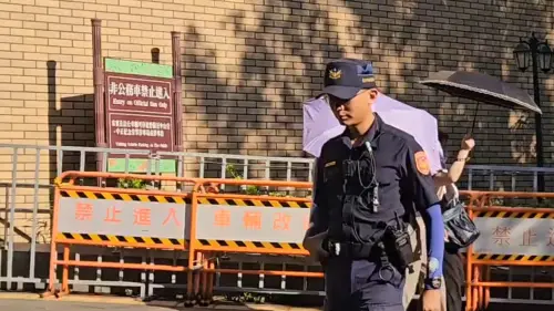▲中正一局出動超過110名警力嚴防衝突發生。（圖／翻攝畫面）