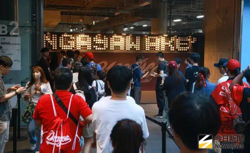 現場直擊／林智勝引退特展排爆大巨蛋！球迷爆請假潮　搶看大師兄
