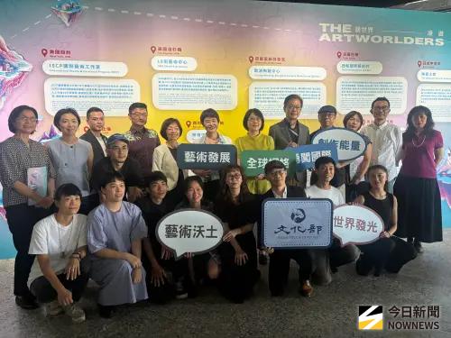 ▲文化部自今（6）日至21日在在臺灣當代文化實驗場（C-LAB）圖書館，推出「The Artworlders：藝世界漫遊」展覽，聚集15位當代藝術工作者在世界駐村的成果。（圖／記者李青縈攝）