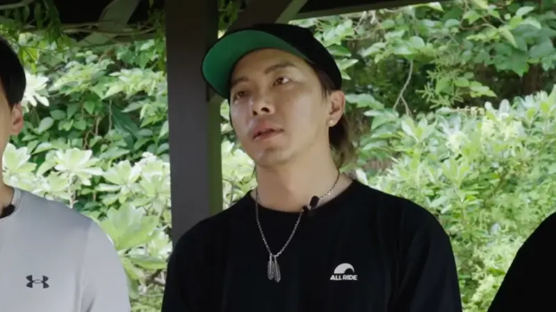 ▲坤達（如圖）與陳百祥睽違1年合體拍片，首度談《木曜4》解散心境，坦言當時無力挽回，陳百祥直言：「觀眾最衰！」引發粉絲共鳴，影片播出掀起「神片」好評。（圖／翻攝自YouTube又離題了）