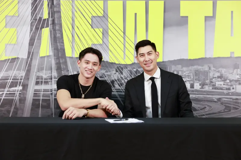 ▲TPBL台灣職籃大聯盟新北國王今（5）日上午宣布簽下後衛林彥廷，下午林彥廷與自花蓮北上的家人一同現身新莊體育館，完成簽約，正式加盟國王，開啟生涯全新篇章。林彥廷之前是在CBA中國職籃打拚，但新賽季確定返台在家鄉打球。（圖／美聯社／達志影像）