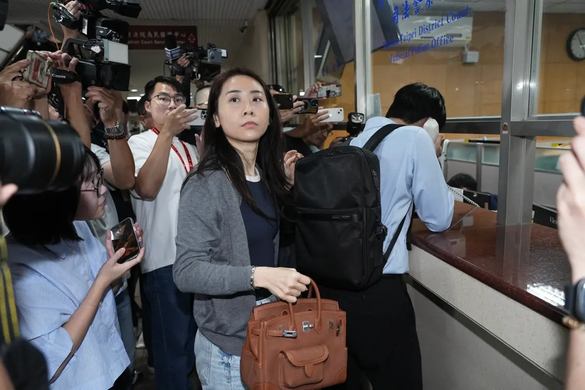 律師吳佳蓉撞臉女星江祖平 幫應曉薇辦保遭媒體追拍