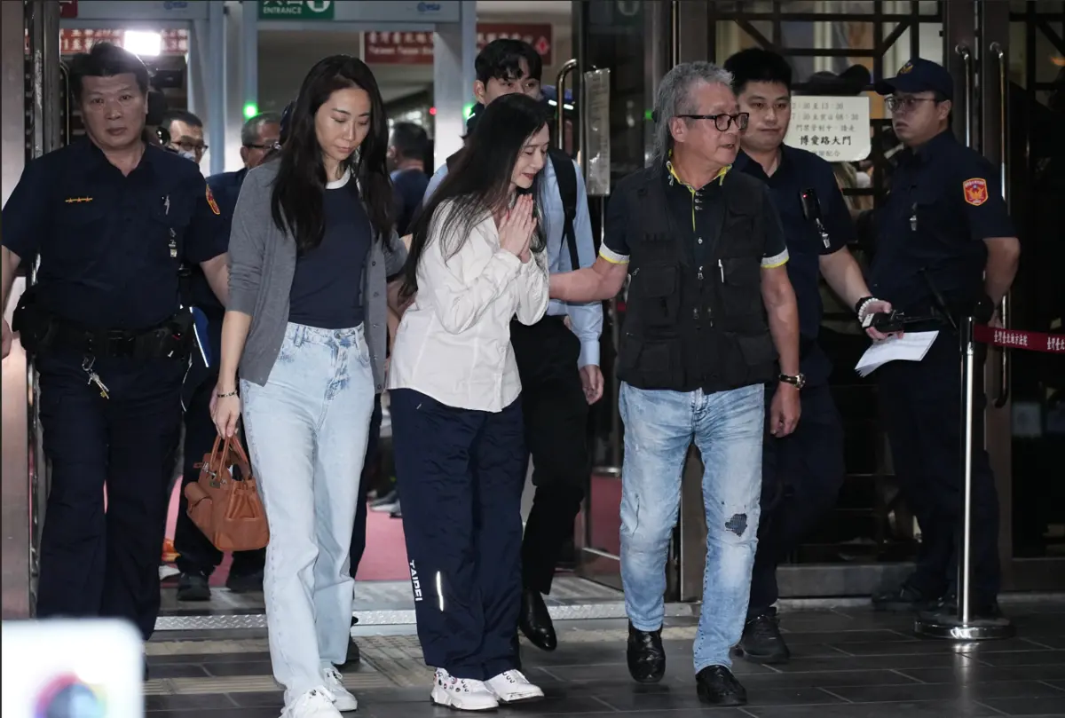 快訊／剩柯文哲收押！應曉薇雙手合十微笑離開北院