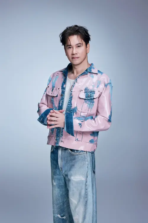 ▲歌手李聖傑（如圖）歷時13年打造全新微專輯《FACE III 未來》，首波主打〈複製貼上〉上架。（圖／華納音樂提供）