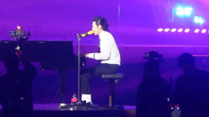 ▲蕭敬騰（如圖）獻唱大師兄林智勝點的歌《夢一場》，現場沉醉在他的歌聲中。（圖／讀者提供）