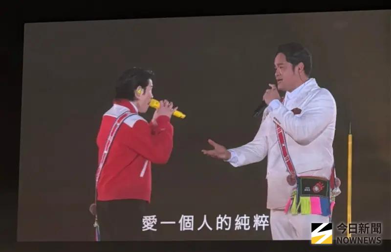 ▲蕭敬騰（左）為大師兄林智勝獻唱，2人還一起跳Super Junior（SJ）的《Sorry, Sorry》、合唱《阿飛的小蝴蝶》，場面超感人。（圖／讀者提供）